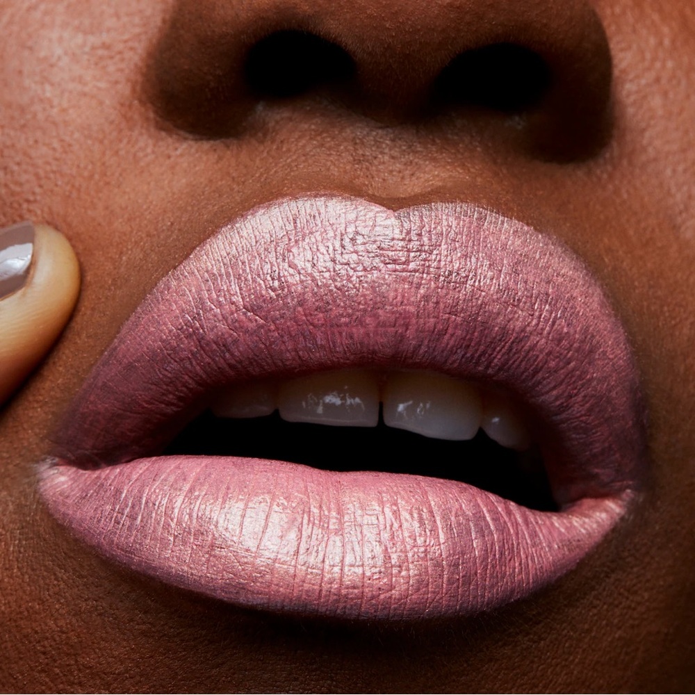 π FABBY a MAC FROST LIPSTICK. RETAIL $24. **NEW IN BOX. 2 LEFT. - Picture 3 of 5